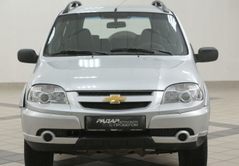 Подержанный автомобиль Chevrolet Niva 2011 года (6 фото)