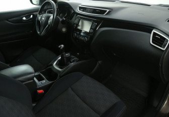 Подержанный автомобиль Nissan Qashqai 2014 года (9 фото)
