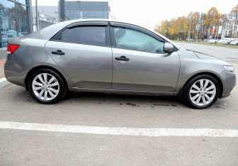 Подержанный автомобиль Kia Cerato Sedan 2011 года (7 фото)