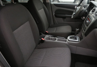 Подержанный автомобиль Ford Focus Sedan 2011 года (10 фото)