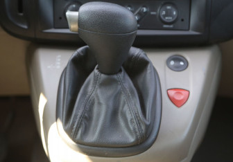 Подержанный автомобиль Renault Scenic 2006 года (13 фото)