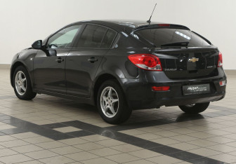 Подержанный автомобиль Chevrolet Cruze Hatchback 2012 года (2 фото)