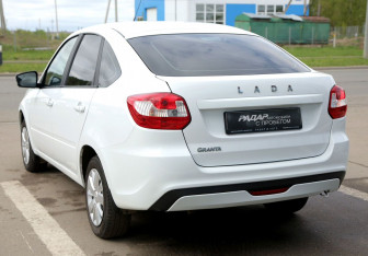 Подержанный автомобиль LADA (ВАЗ) Granta Liftback 2023 года (4 фото)