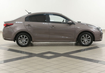Подержанный автомобиль Kia Rio Sedan 2017 года (5 фото)