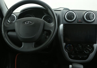 Подержанный автомобиль LADA (ВАЗ) Granta Sedan 2013 года (14 фото)