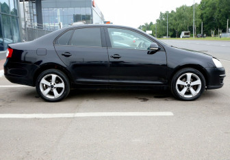 Подержанный автомобиль Volkswagen Jetta Sedan 2008 года (7 фото)