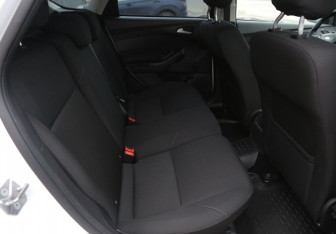 Подержанный автомобиль Ford Focus Hatchback 2017 года (11 фото)