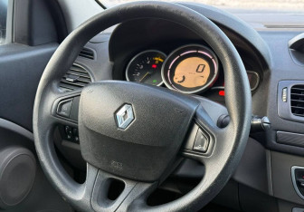 Подержанный автомобиль Renault Megane Wagon 2009 года (14 фото)