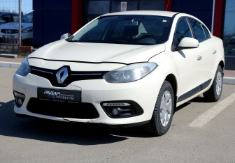 Подержанный автомобиль Renault Fluence 2013 года (3 фото)