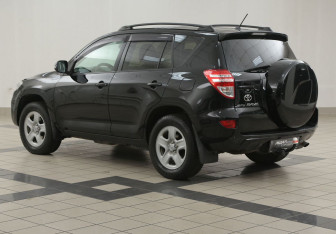 Подержанный автомобиль Toyota RAV4 2011 года (2 фото)