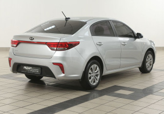 Подержанный автомобиль Kia Rio Sedan 2018 года (6 фото)