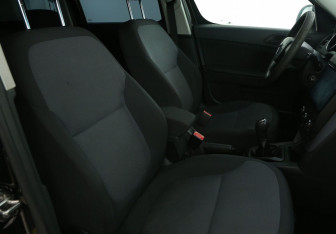 Подержанный автомобиль Skoda Yeti 2010 года (10 фото)