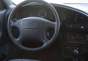 Подержанный автомобиль Kia Spectra Sedan 2008 года (14 фото)