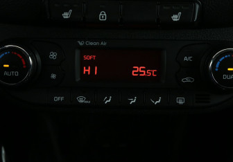 Подержанный автомобиль Kia Ceed Hatchback 2012 года (17 фото)