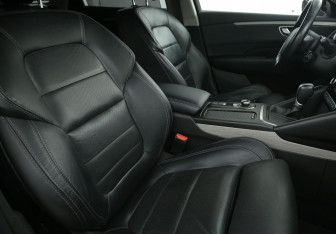 Подержанный автомобиль Renault Talisman Wagon 2017 года (10 фото)