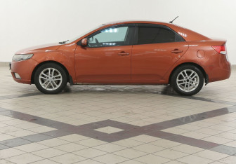 Подержанный автомобиль Kia Cerato Sedan 2010 года (7 фото)