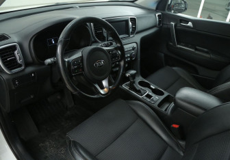 Подержанный автомобиль Kia Sportage 2018 года (14 фото)