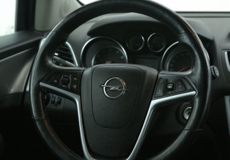 Подержанный автомобиль Opel Mokka 2012 года (16 фото)