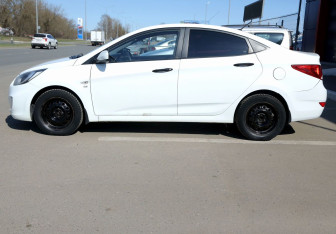 Подержанный автомобиль Hyundai Solaris Sedan 2013 года (8 фото)