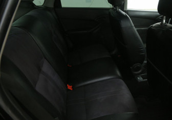 Подержанный автомобиль Ford Focus Sedan 2003 года (11 фото)