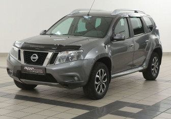 Подержанный автомобиль Nissan Terrano 2015 года (8 фото)