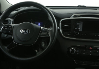 Подержанный автомобиль Kia Sorento 2019 года (14 фото)