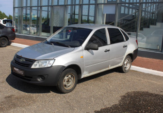Подержанный автомобиль LADA (ВАЗ) Granta Sedan 2012 года (3 фото)
