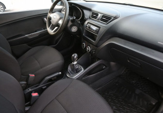 Подержанный автомобиль Kia Rio Sedan 2013 года (9 фото)