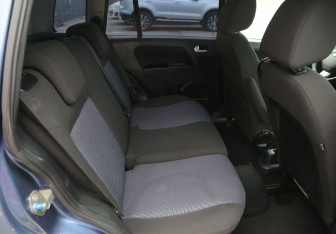 Подержанный автомобиль Ford Fusion 2006 года (11 фото)