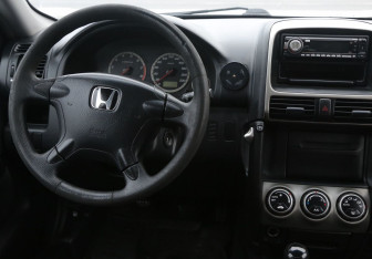 Подержанный автомобиль Honda CR-V 2004 года (14 фото)