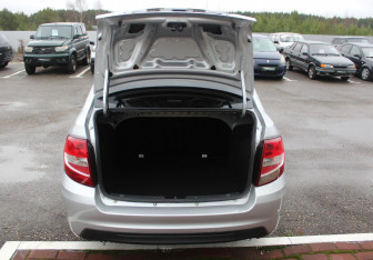 Подержанный автомобиль LADA (ВАЗ) Granta Sedan 2023 года (16 фото)