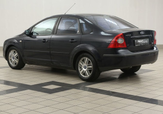 Подержанный автомобиль Ford Focus Sedan 2006 года (2 фото)