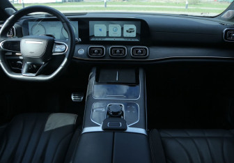 Подержанный автомобиль Jaecoo J8 2024 года (12 фото)
