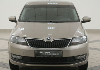 Подержанный автомобиль Skoda Rapid Liftback 2018 года (6 фото)