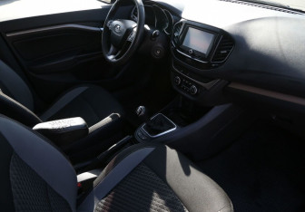 Подержанный автомобиль LADA (ВАЗ) Vesta Sedan 2016 года (9 фото)