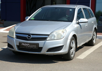 Подержанный автомобиль Opel Astra Wagon 2009 года (3 фото)