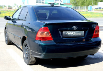 Подержанный автомобиль Toyota Corolla Sedan 2004 года (4 фото)