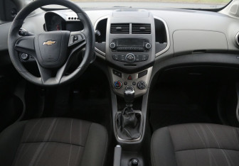Подержанный автомобиль Chevrolet Aveo Sedan 2013 года (12 фото)