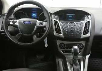 Подержанный автомобиль Ford Focus Hatchback 2014 года (7 фото)