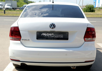Подержанный автомобиль Volkswagen Polo Sedan 2015 года (5 фото)