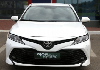 Подержанный автомобиль Toyota Camry Sedan 2018 года (2 фото)