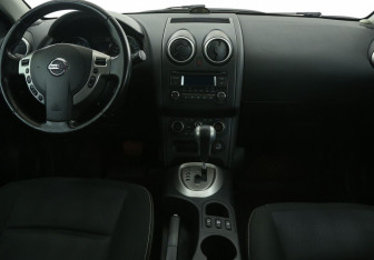Подержанный автомобиль Nissan Qashqai 2012 года (12 фото)