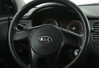 Подержанный автомобиль Kia Rio Sedan 2011 года (16 фото)