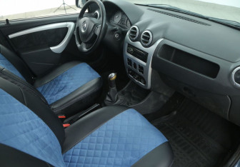 Подержанный автомобиль Renault Logan Sedan 2013 года (9 фото)