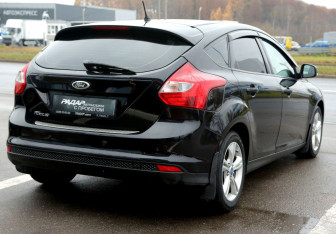 Подержанный автомобиль Ford Focus Hatchback 2011 года (6 фото)