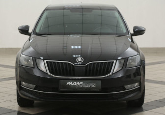 Подержанный автомобиль Skoda Octavia Liftback 2019 года (6 фото)