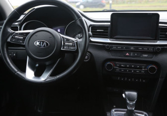 Подержанный автомобиль Kia Ceed Wagon 2019 года (25 фото)