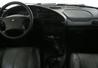 Подержанный автомобиль Chevrolet Niva 2008 года (12 фото)