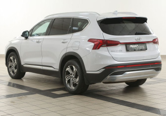 Подержанный автомобиль Hyundai Santa Fe 2022 года (2 фото)