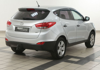 Подержанный автомобиль Hyundai ix35 2015 года (4 фото)